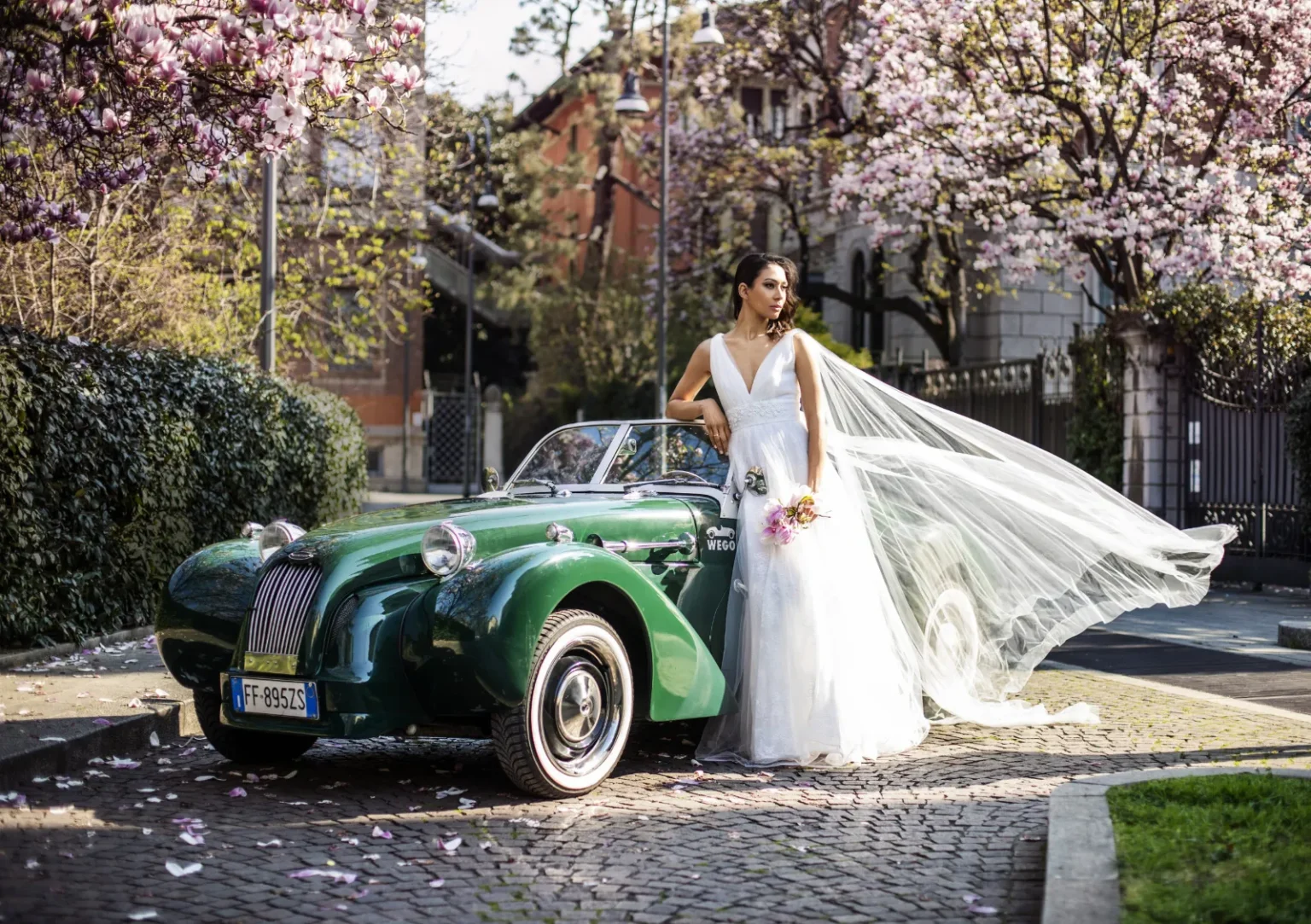 Auto d&rsquo;epoca con autista per matrimonio
